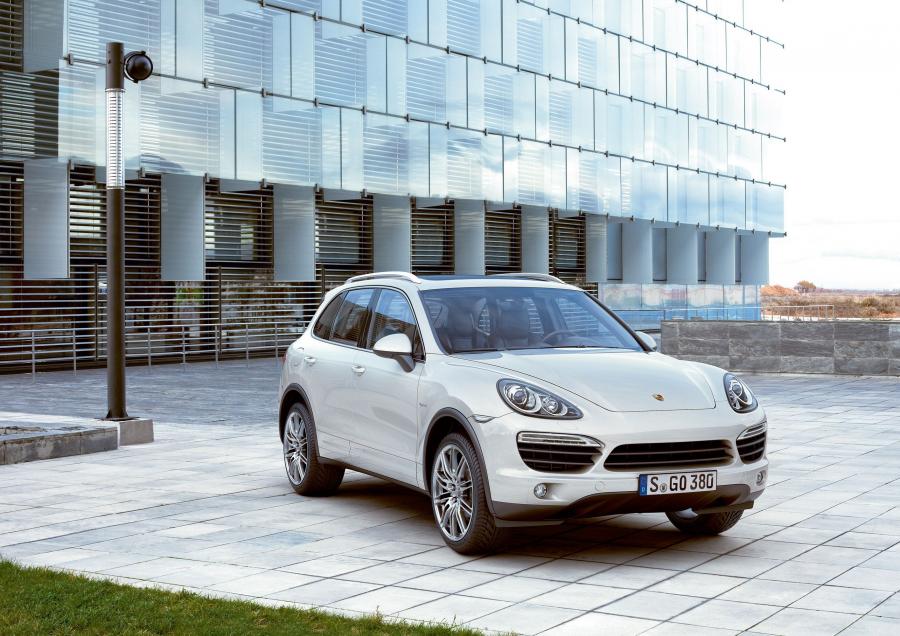  Porsche Cayenne S Hybrid 2010 года  (фото 14 из 16)